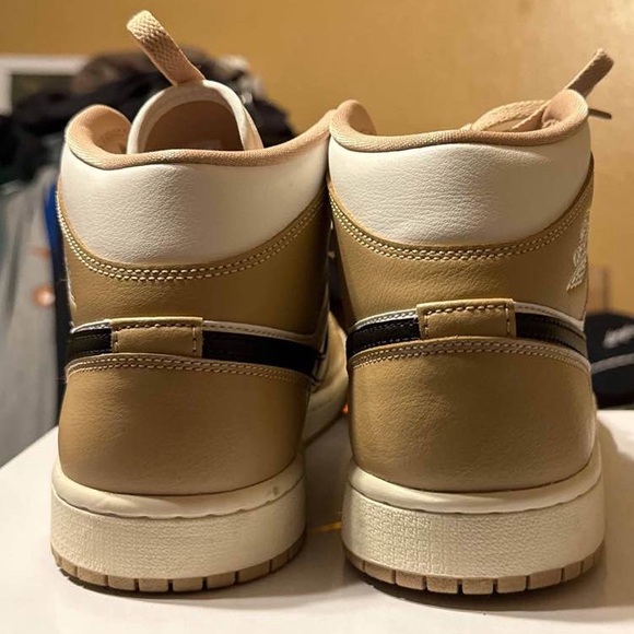 Women’s Air Jordan 1 Mid Desert - Picture 7 of 9